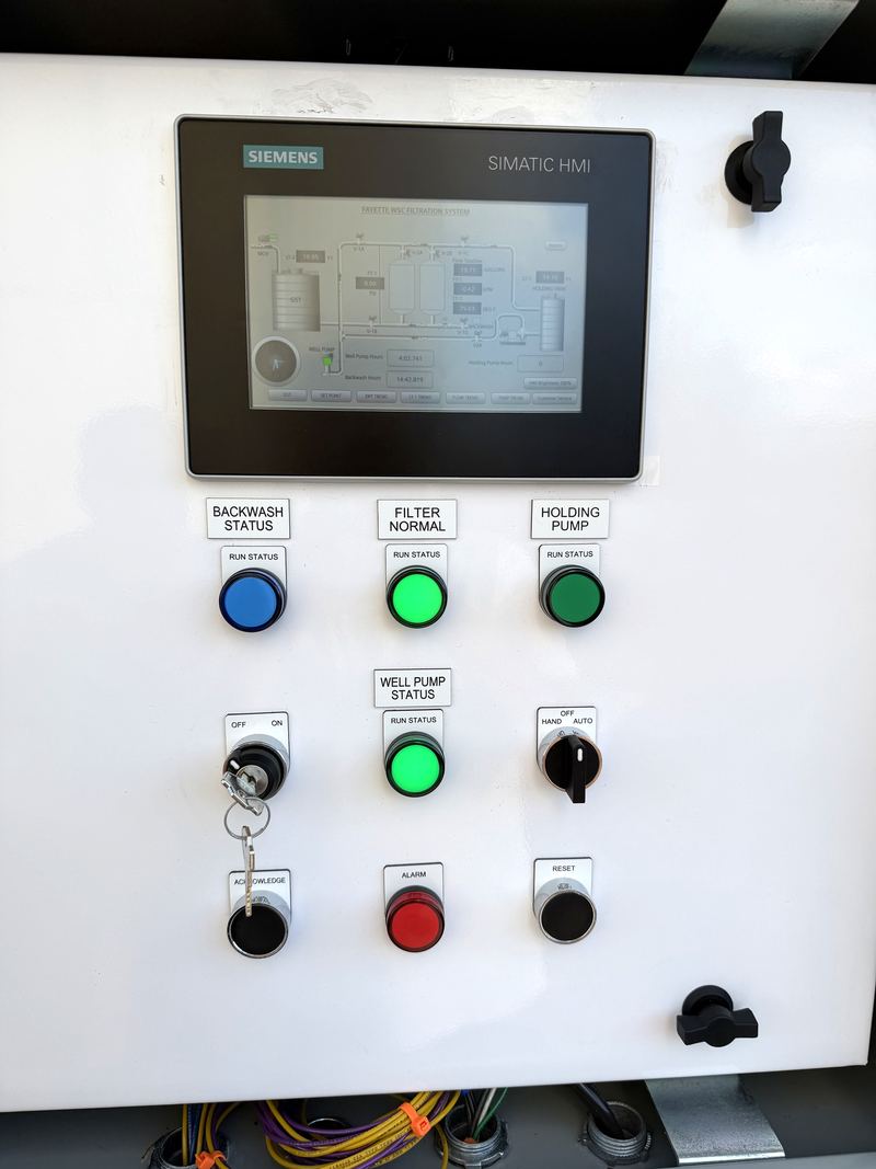Finished operator panel with Siemens HMI and status pushbuttons